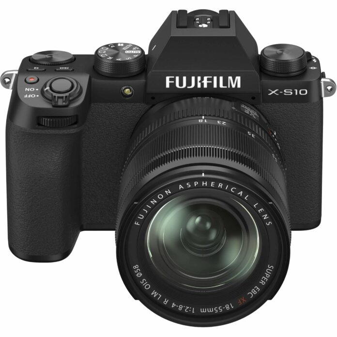 Máy ảnh Fujifilm X-S10 với ống kính XF 18-55mm