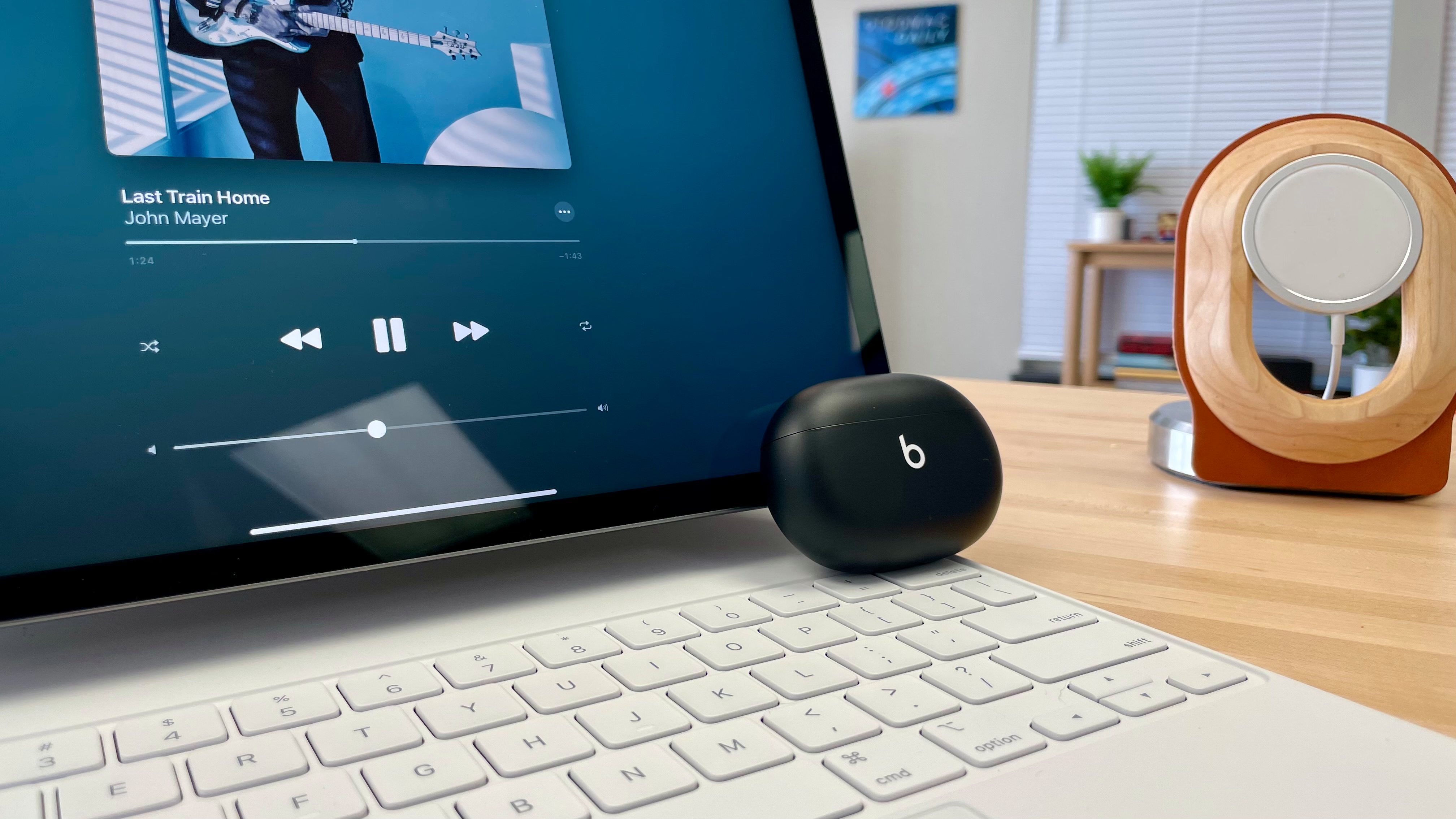 Beats Studio Buds ra mắt: Có chống ồn chủ động, Transparency, giá ngang AirPods 2