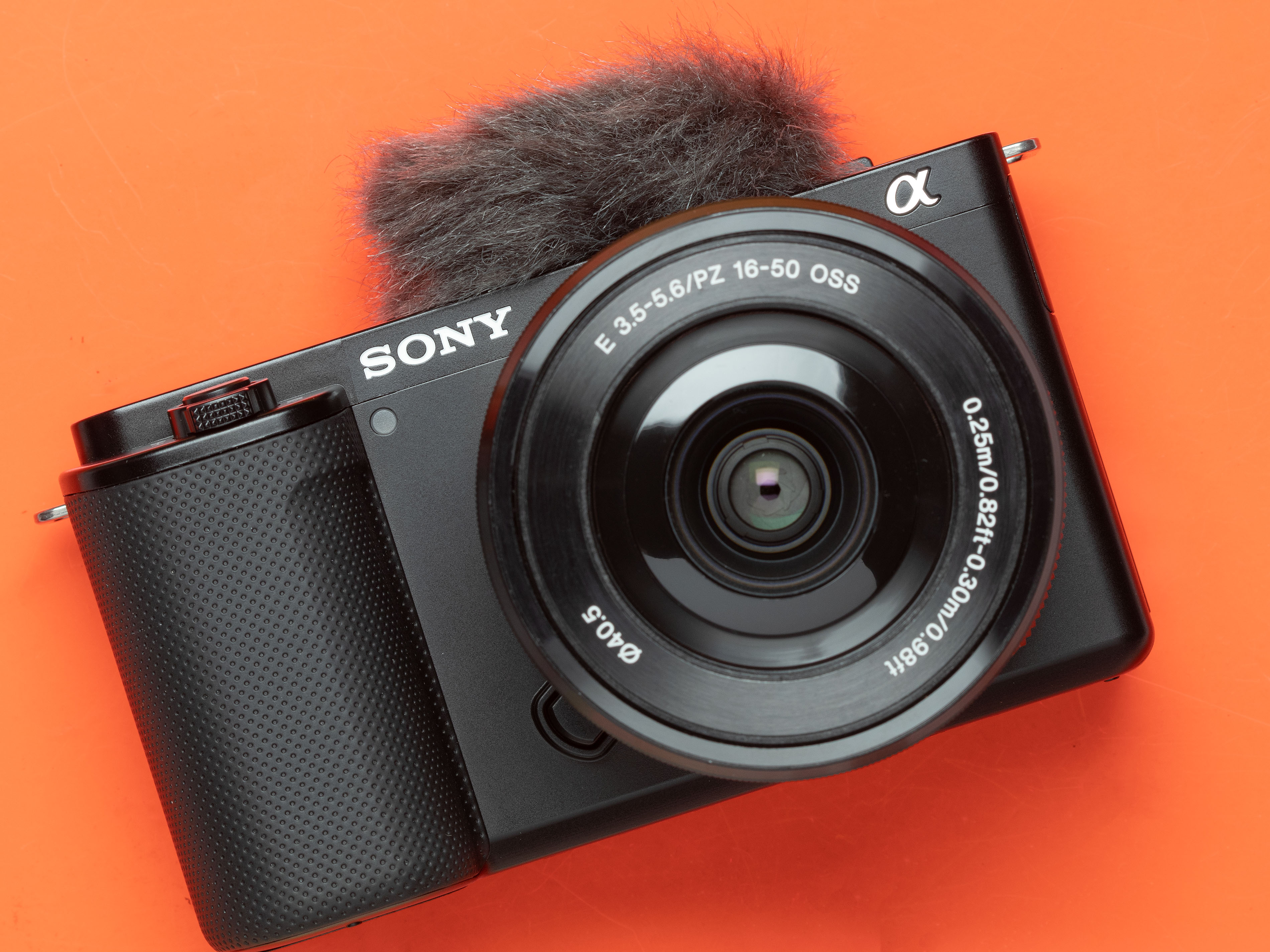 Máy ảnh Sony ZV-E10 ra mắt dành cho người dùng quay vlogger