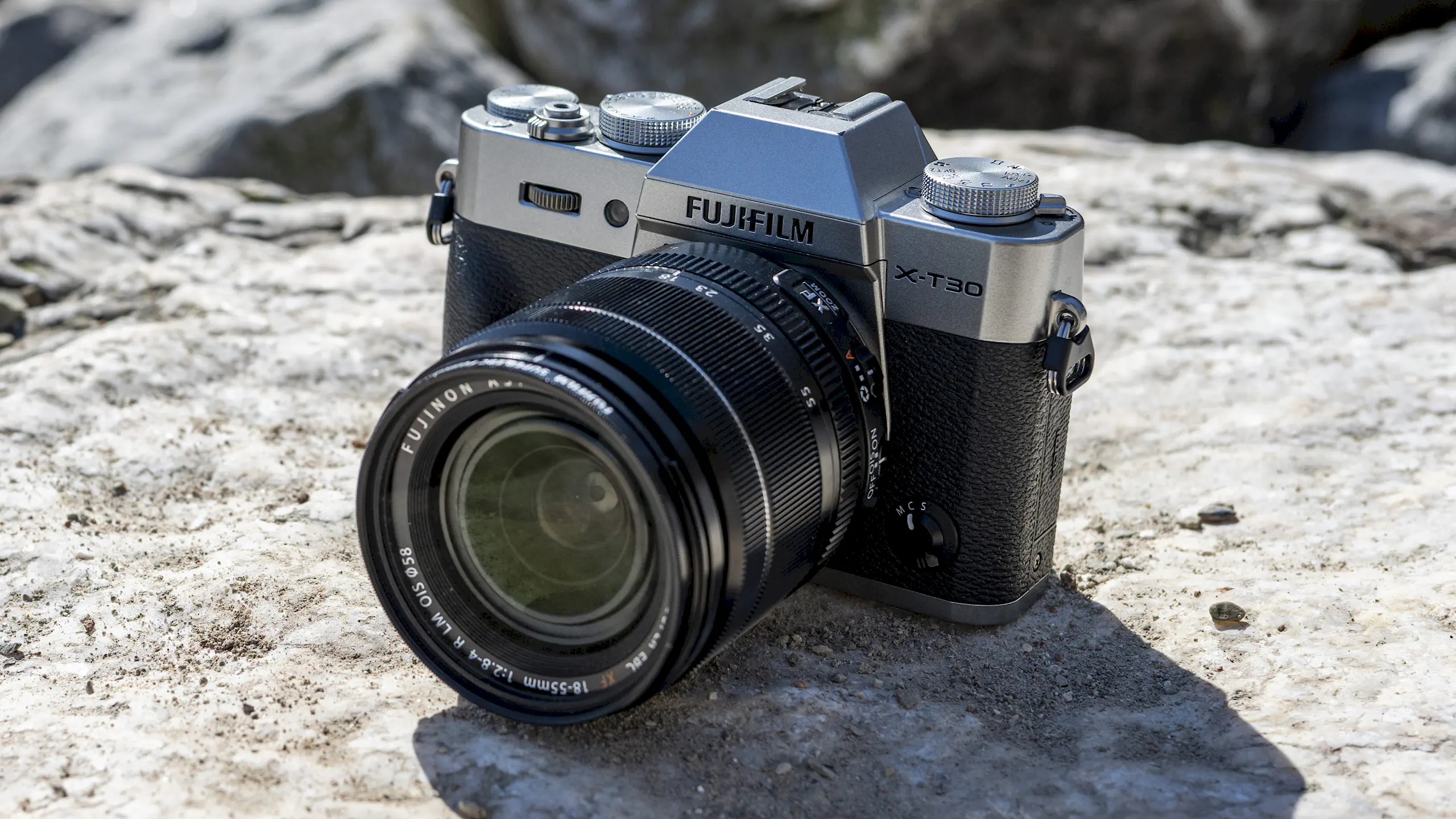 So sánh Fujifilm X-T50 với Fujifilm X-T30 II: Có những nâng cấp "xịn" nào trên thế hệ mới?