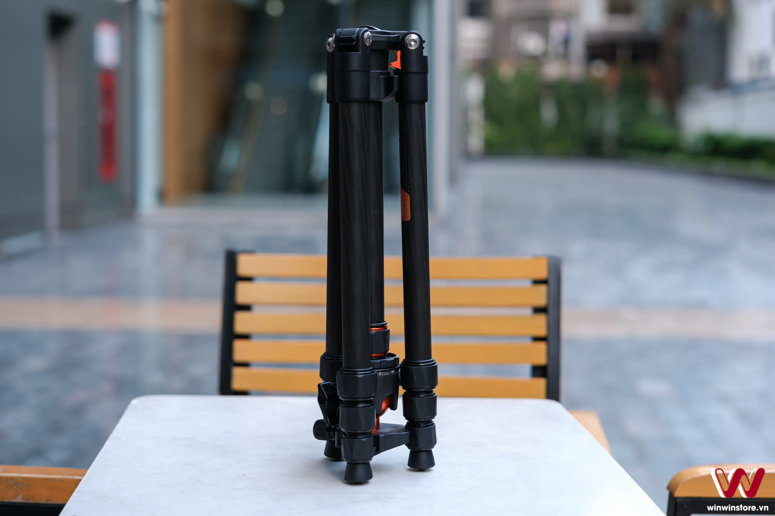 Trên tay tripod K&F Concept Carbon Fiber KF09.123: Gọn nhẹ nhưng cần "độ" lại