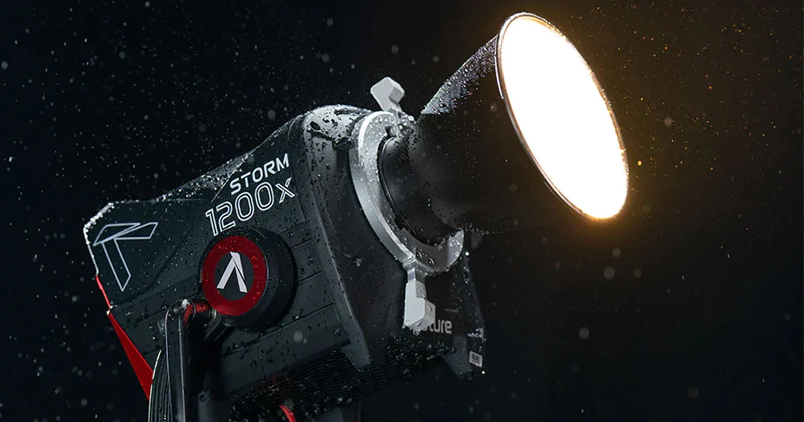 Aputure ra mắt đèn Storm 1200x với hệ thống phát sáng BLAIR mới cho Pro Filmmaker