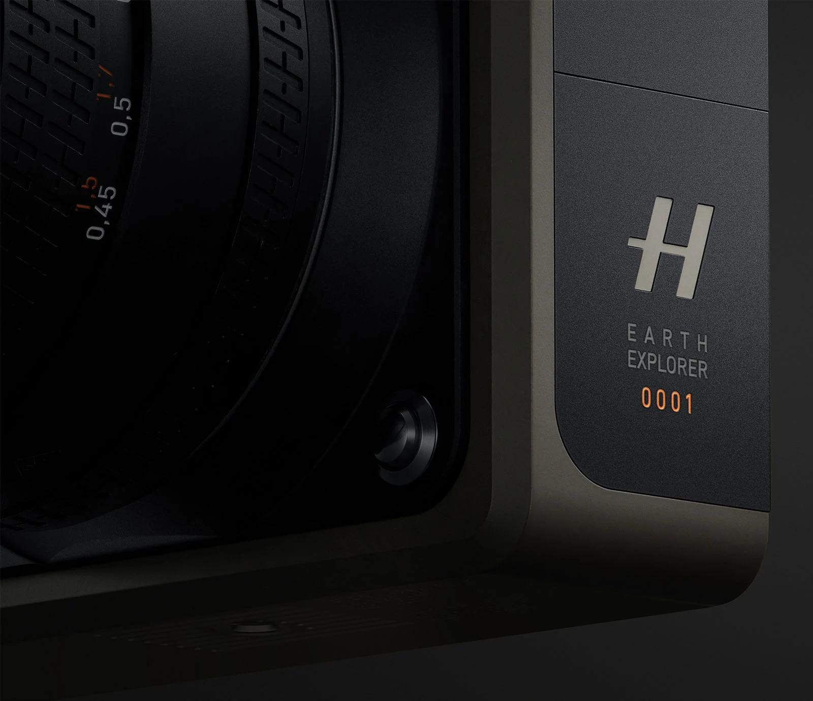 Hasselblad ra mắt phiên bản giới hạn ‘Earth Explorer’ X2D 100C lấy cảm hứng từ vùng đất Tundra